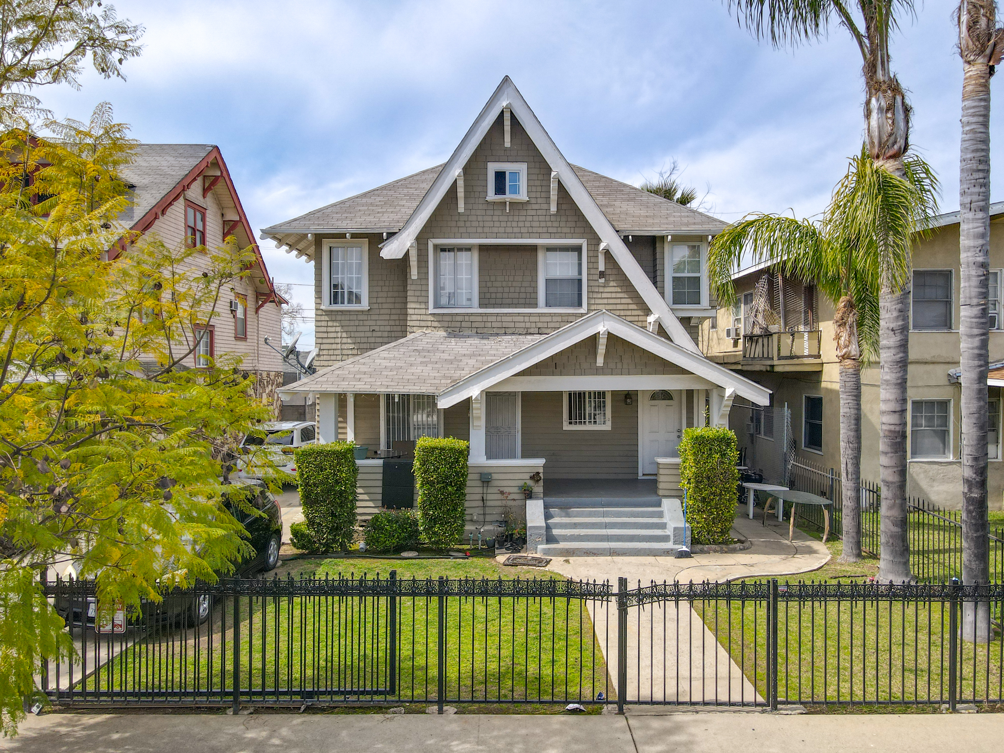 2939 Brighton Ave, Los Angeles, CA — building exterior