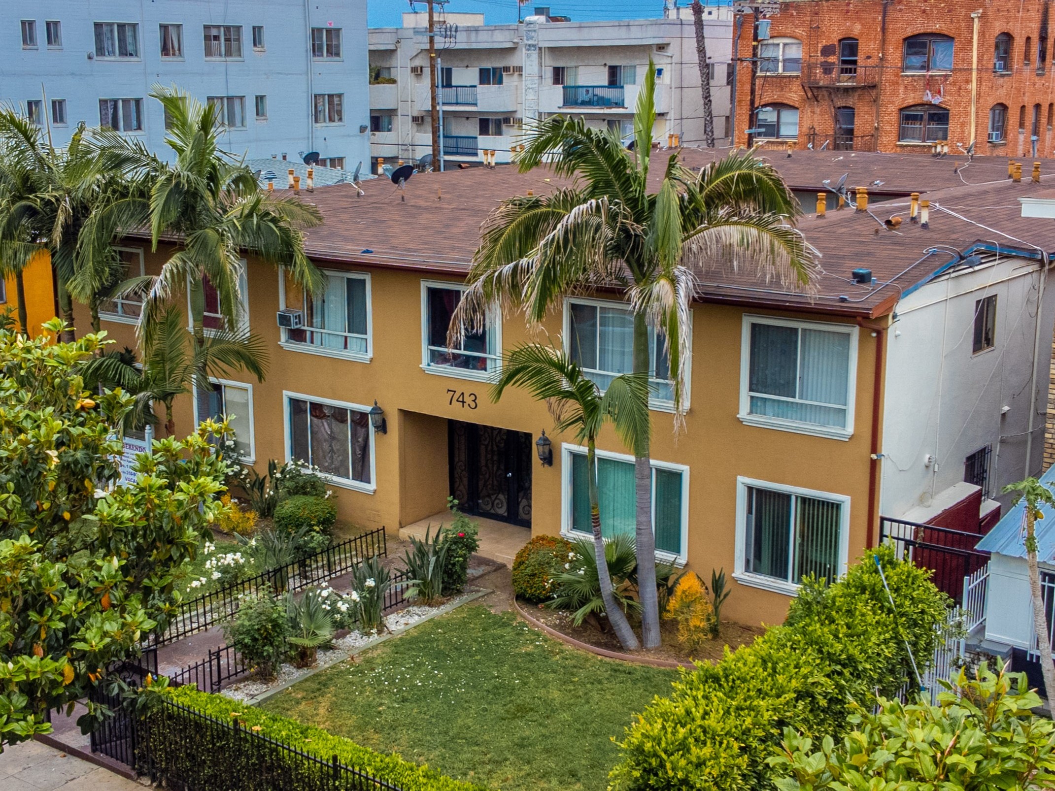 743 S Berendo St, Los Angeles, CA 90005 — building exterior