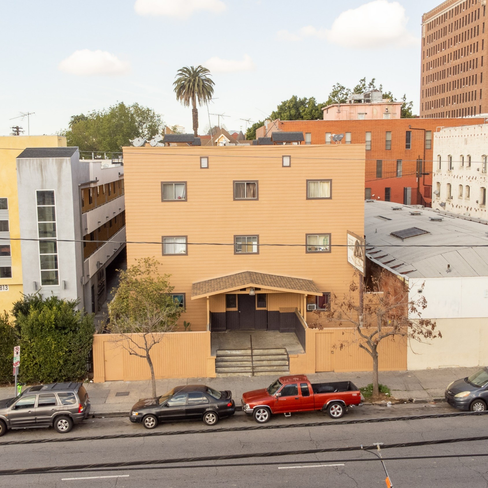 811 S. Union Ave, Los Angeles, CA 90017 — building exterior