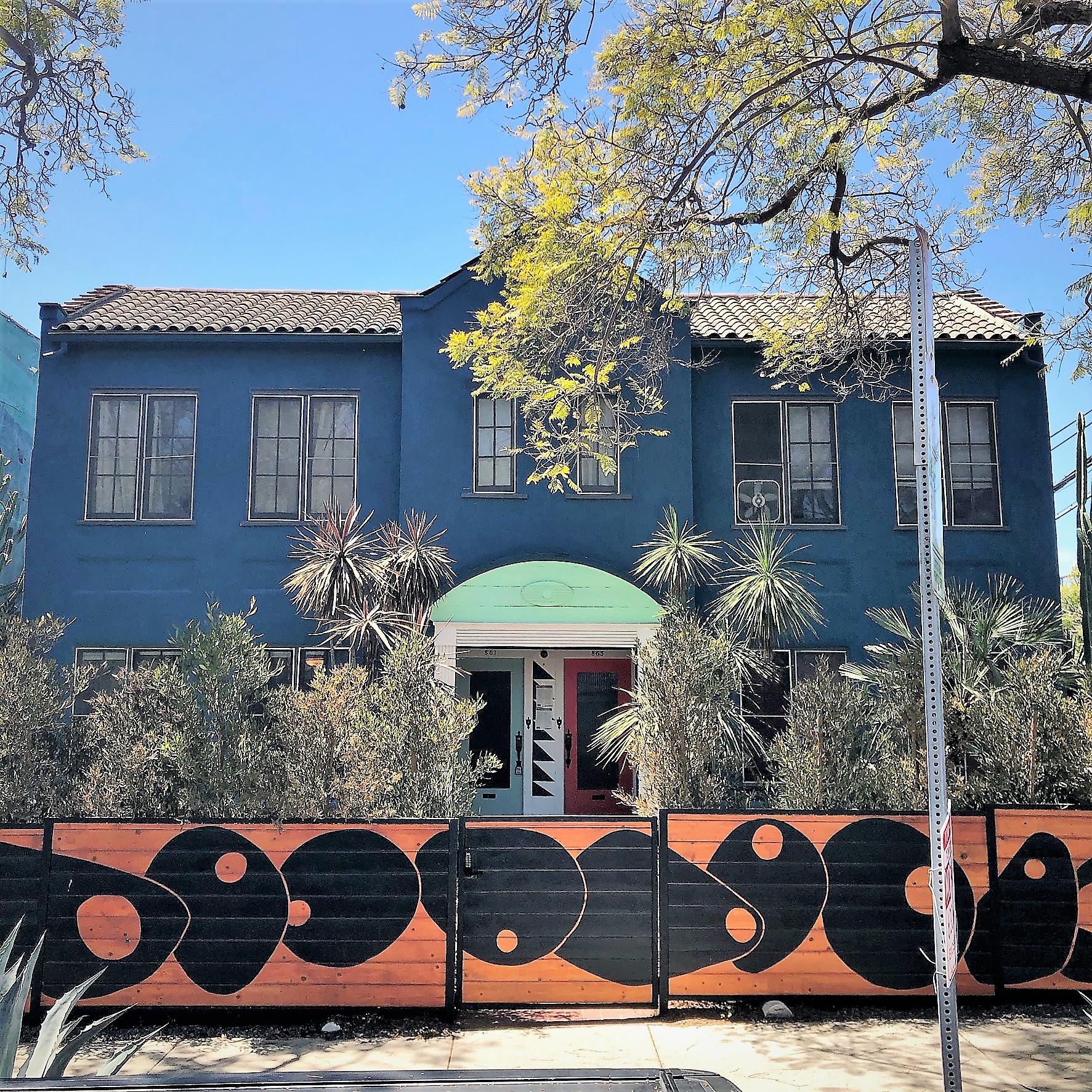 6708 Willoughby Ave, Los Angeles, CA 90017 — building exterior
